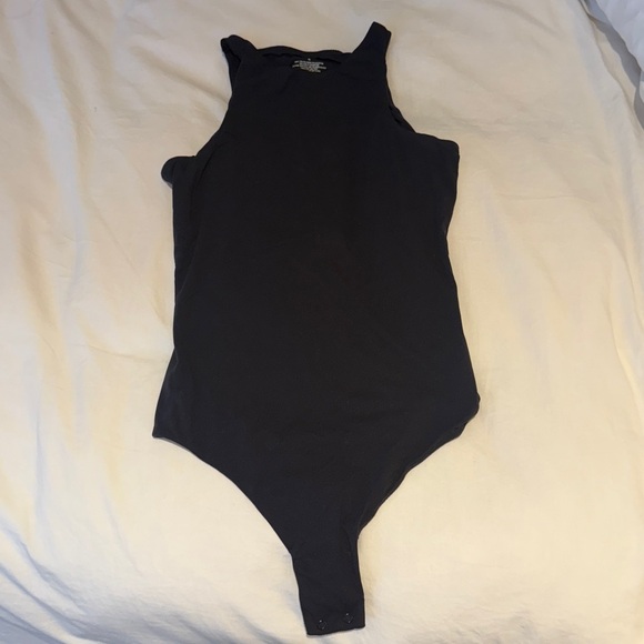 SKIMS Fits Everybody High-Neck Bodysuit - Picture 5 of 5